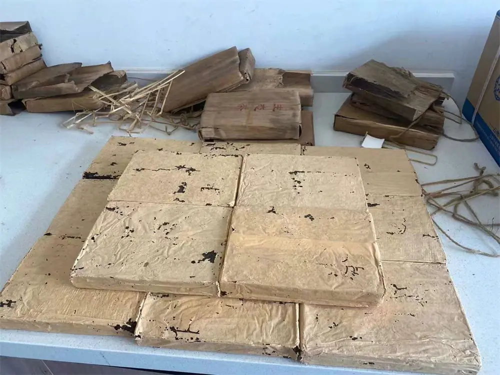 武夷山回收中茶普洱茶2004年生茶熟茶图1